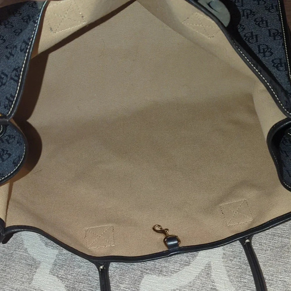 Dooney & Bourke Signature Jacquard Extra Large Bag Canvas with Leather Handles - Picture 8 of 10